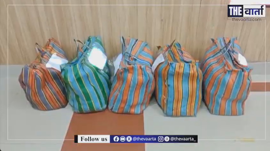 समिट बिल्डिंग की 11वीं मंजिल से संचालित फर्जी कॉल सेंटर पर छापेमारी।