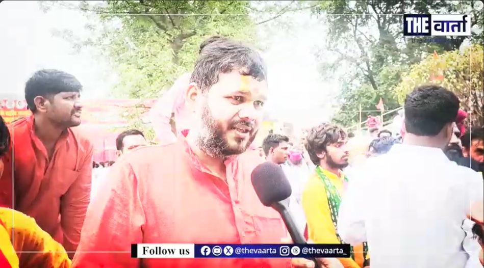 लखनऊ: सपा कार्यालय पहुंचे अयोध्या के संत!