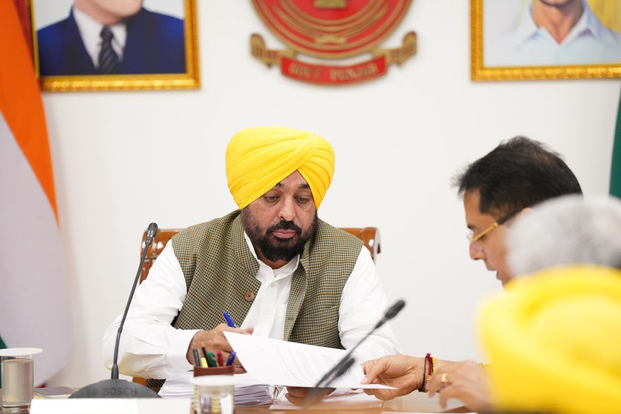 धान की रोपाई के बीच पंजाब में भारी बिजली कटौती, बीजेपी ने घेरी मान सरकार; कहा- विज्ञापनों में उलझी है ‘आप’, किसान झेल रहे नुकसान…